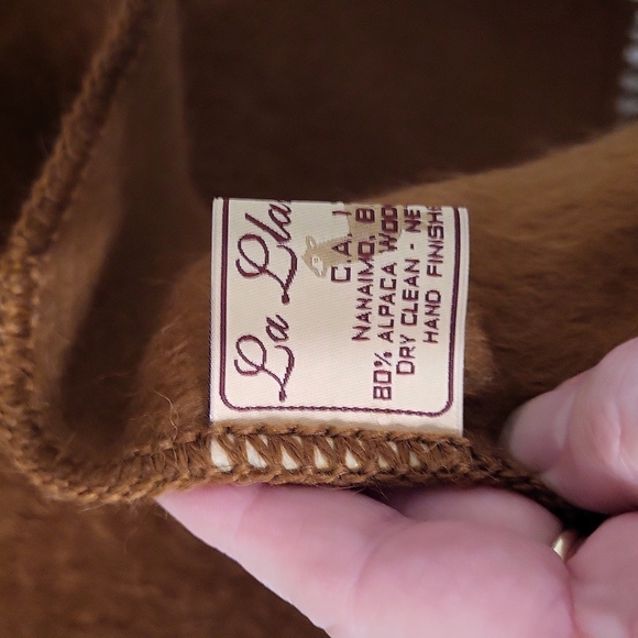 La Llama Enterprises Scarf - Picture 2 of 3